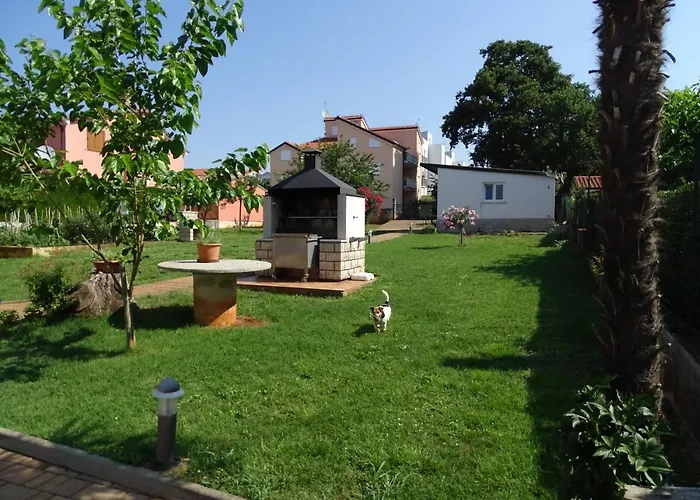 Olga Apartment Near The Beach