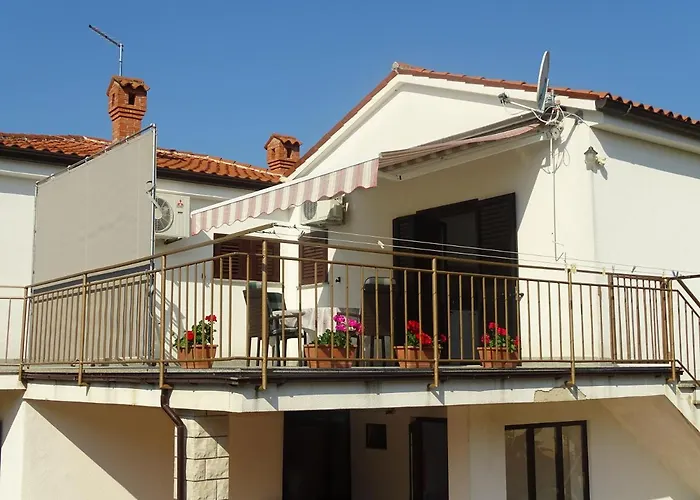 Olga Apartment Near The Beach